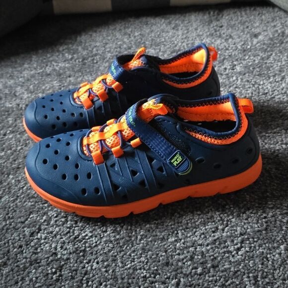 Kids Size 13 Water Shoes Splash Pad Beach Pool Barely Used - Picture 5 of 7